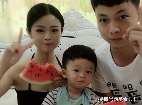 带娃日常吃瓜,甜蜜吃瓜时光